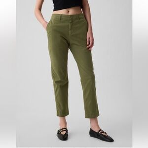 Gap Mid Rise Downtown Khakis size 6